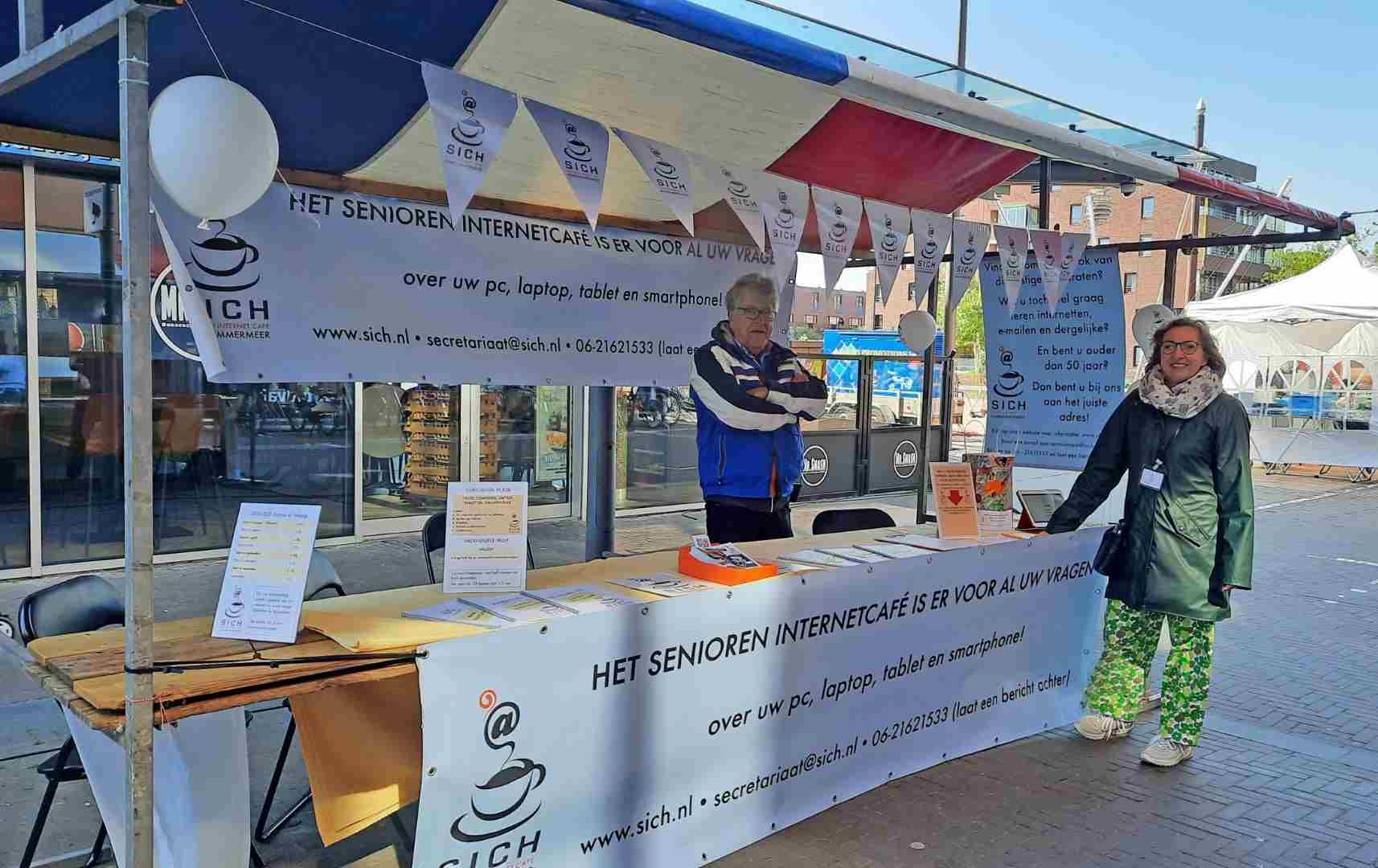 Stand met Carel van Kempen en Marthy Conijn